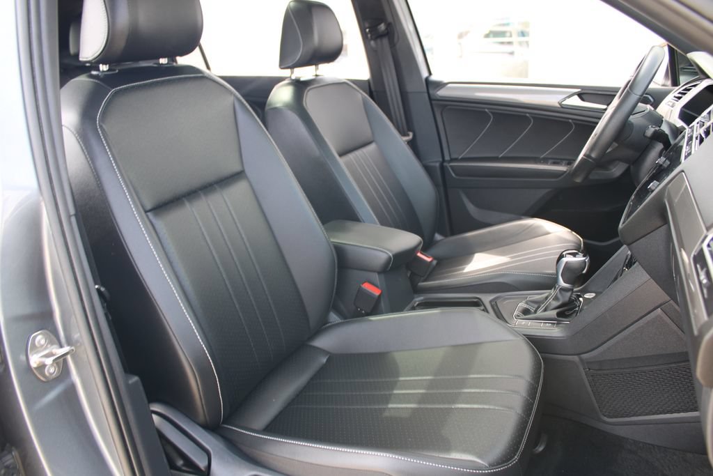 Certified 2024 Volkswagen Tiguan SE R-Line FWD image 26