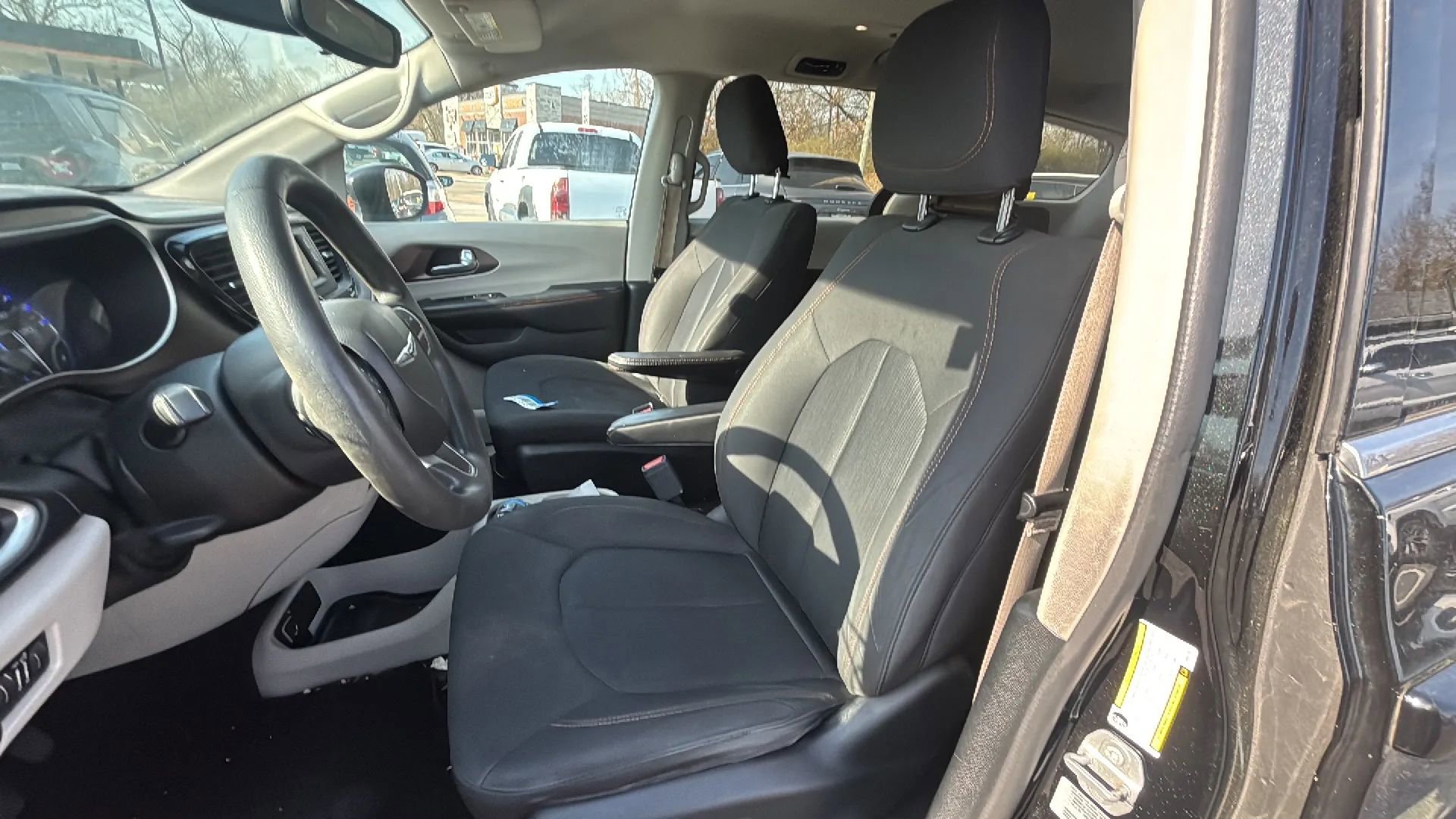 Used 2017 Chrysler Pacifica LX w/ Tire & Wheel Group image 9