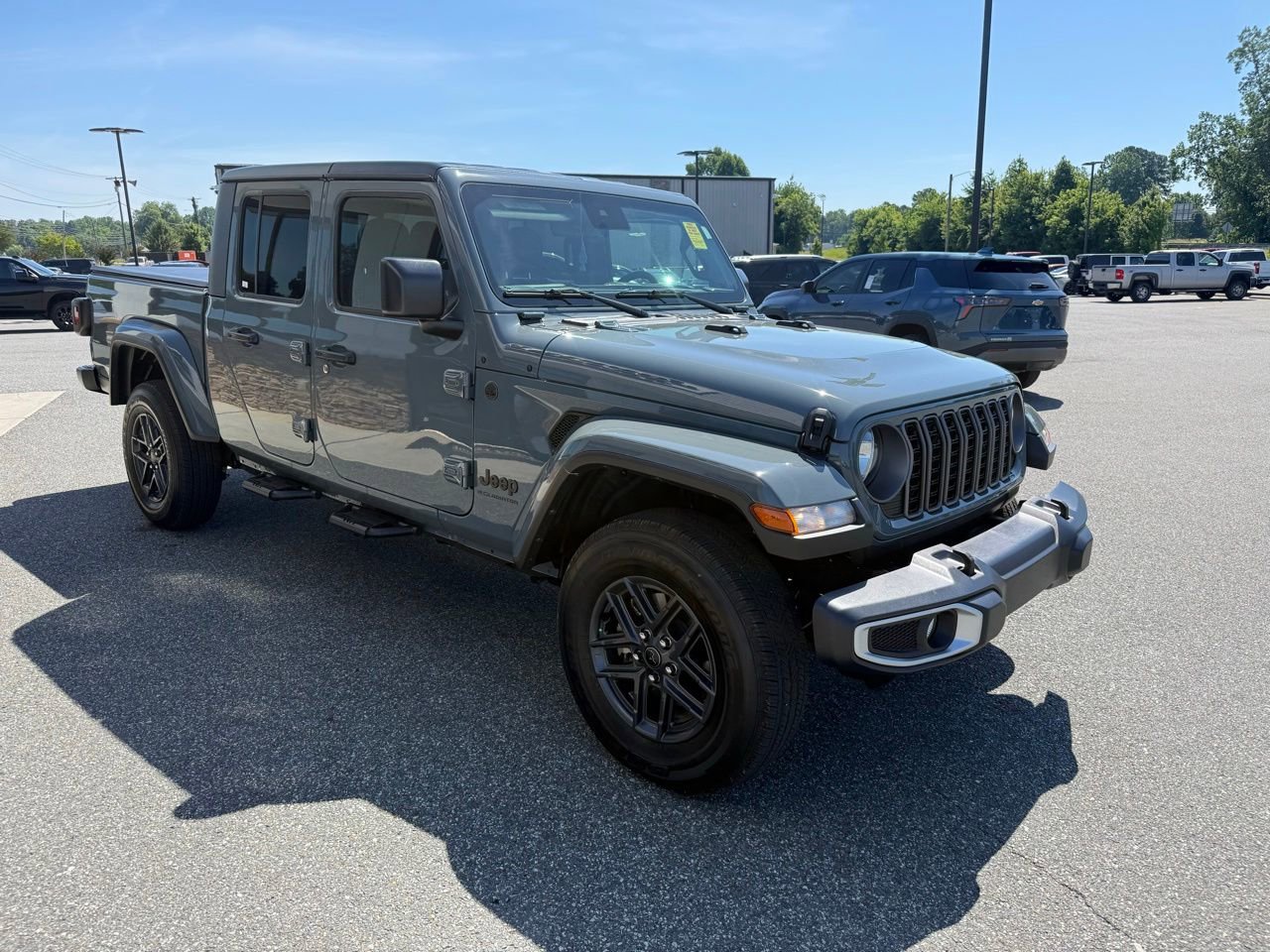 Used 2024 Jeep Gladiator Sport AWD/4WD image 9