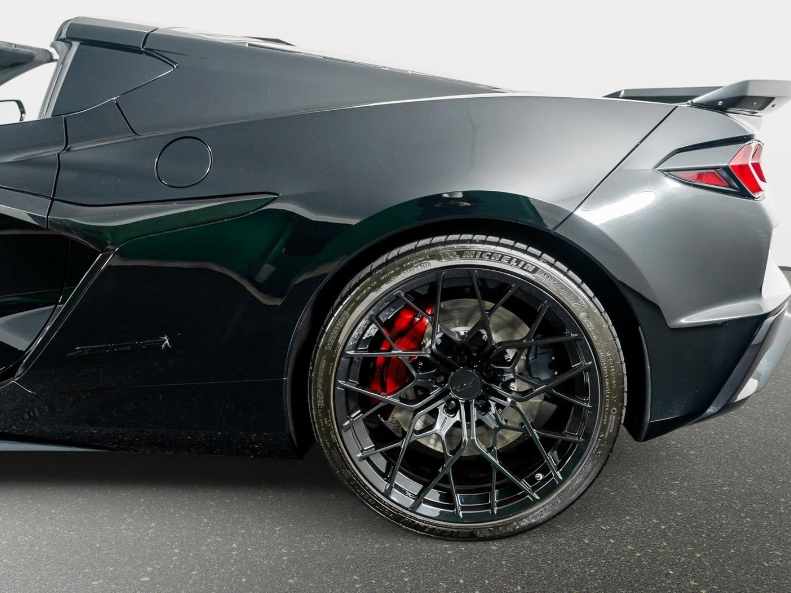 Used 2024 Chevrolet Corvette Z06 w/ Battery Protection Package image 17