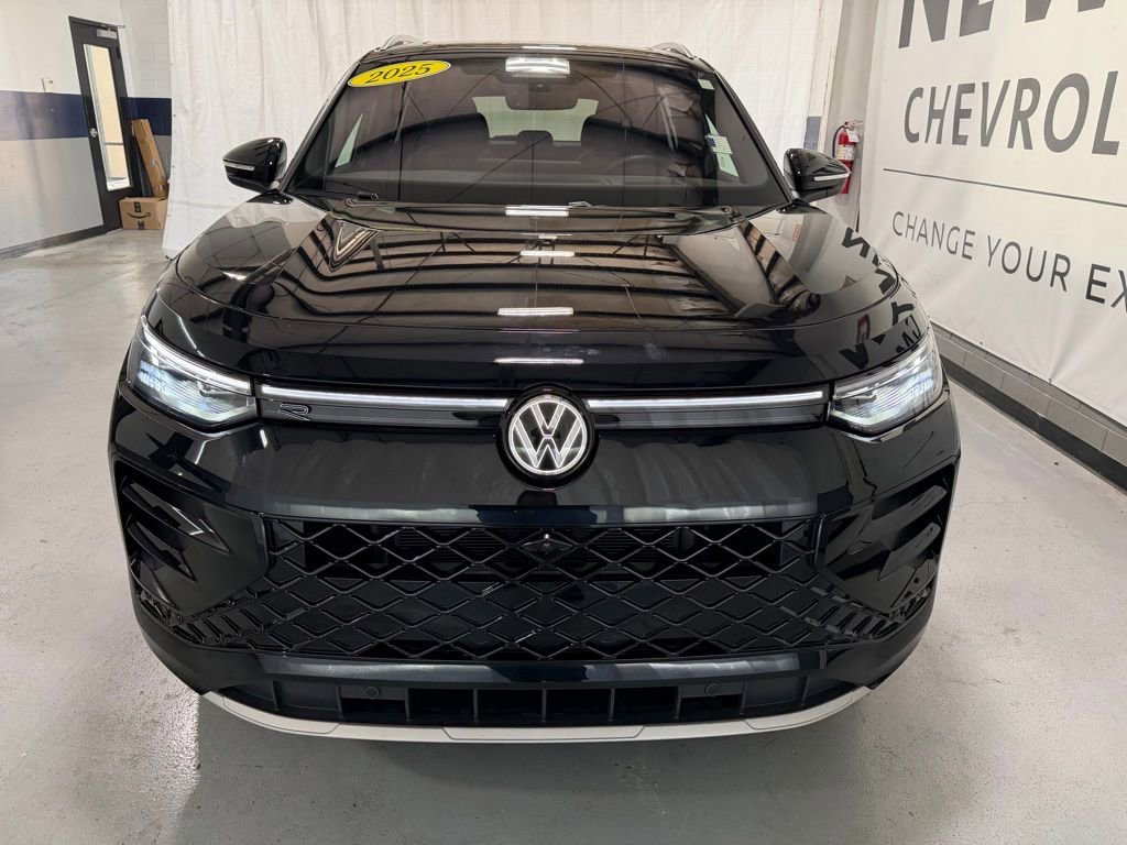 Used 2025 Volkswagen Tiguan SEL R-Line AWD/4WD image 41