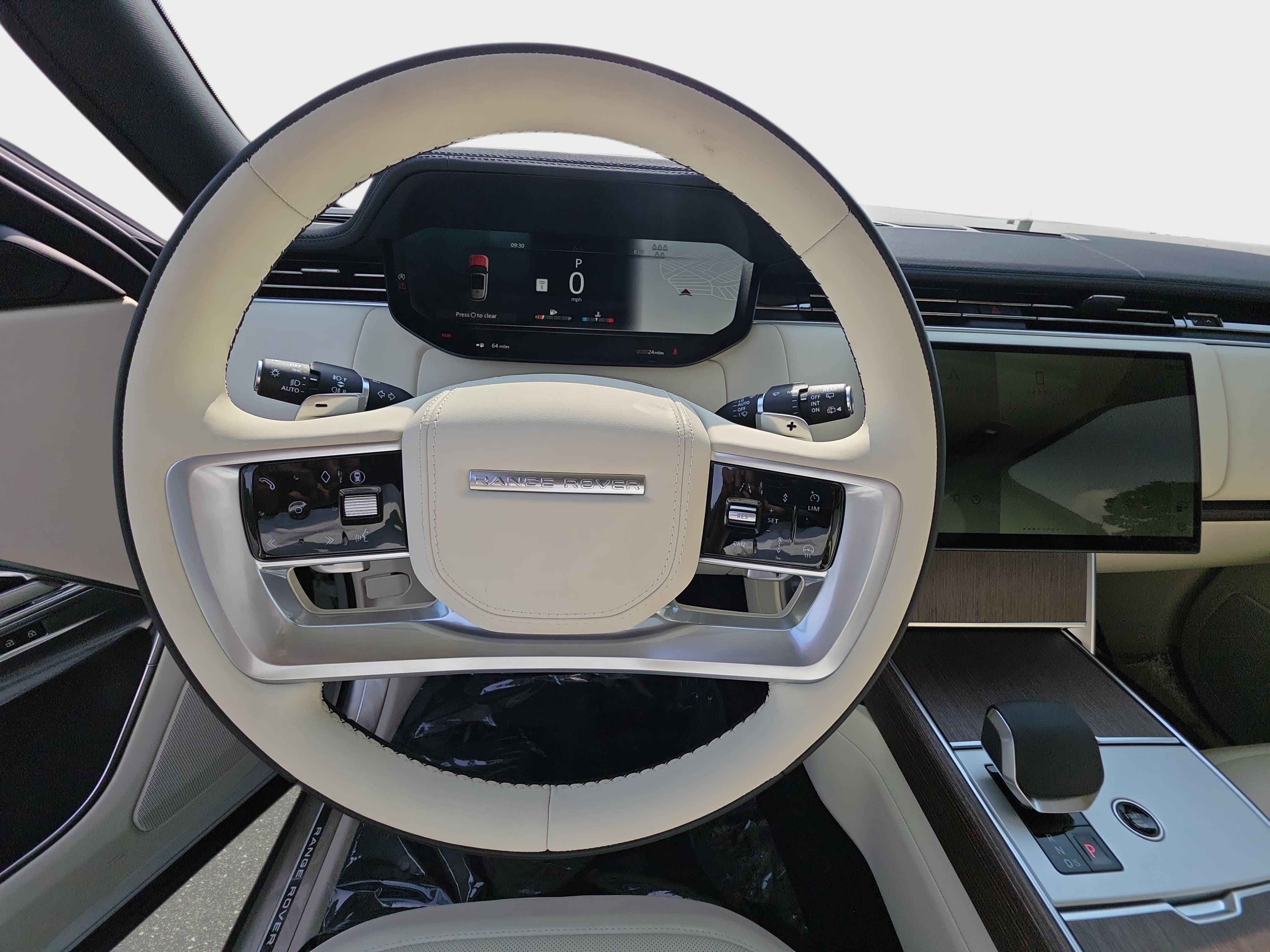 New 2026 Land Rover Range Rover Long Wheelbase SE AWD/4WD image 17