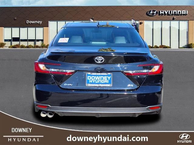 Used 2025 Toyota Camry SE image 4