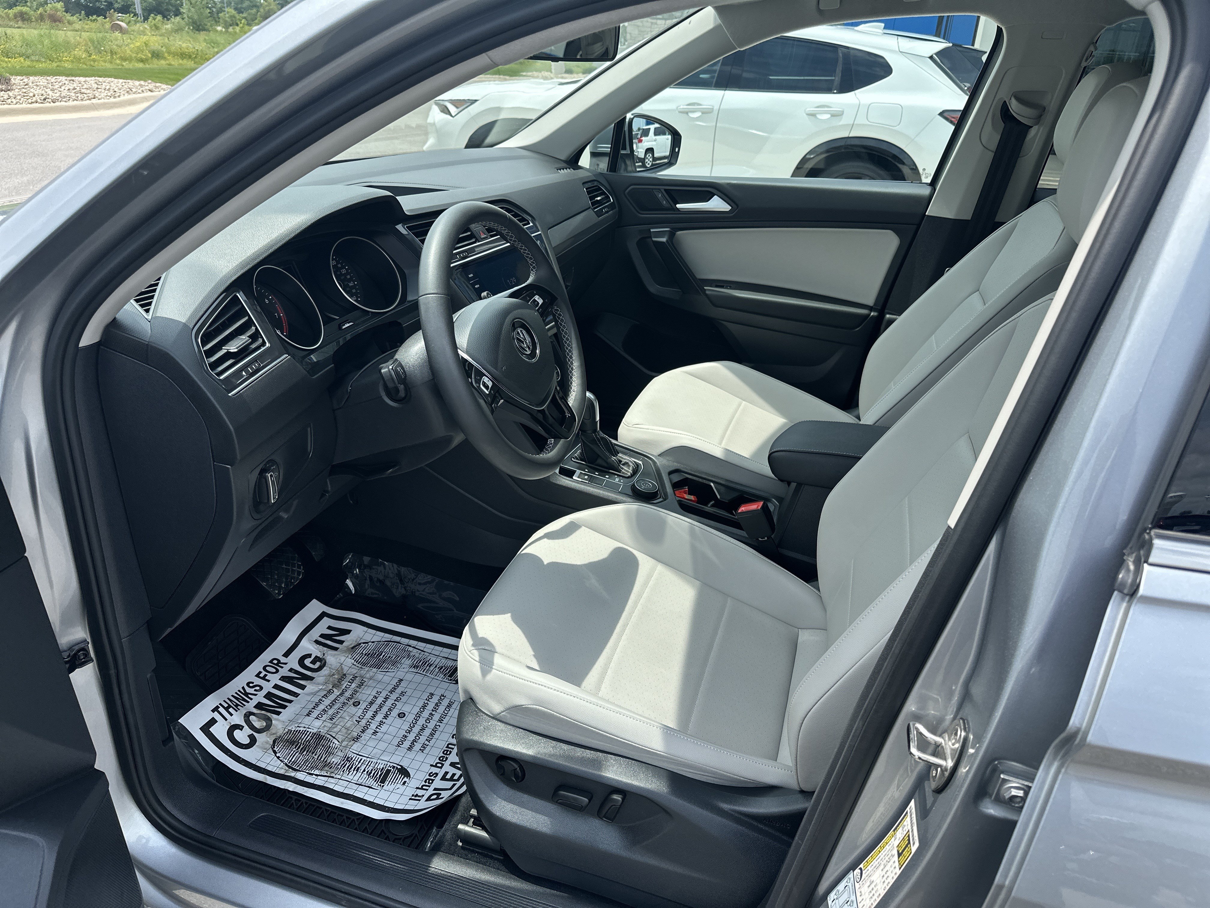 Used 2021 Volkswagen Tiguan SE AWD/4WD image 9