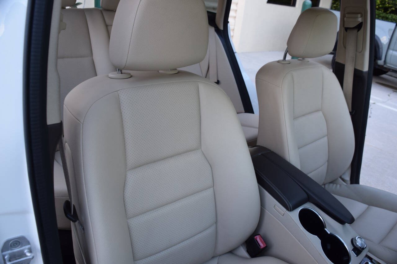 Used 2013 Mercedes-Benz GLK 250 BlueTEC 4MATIC image 48