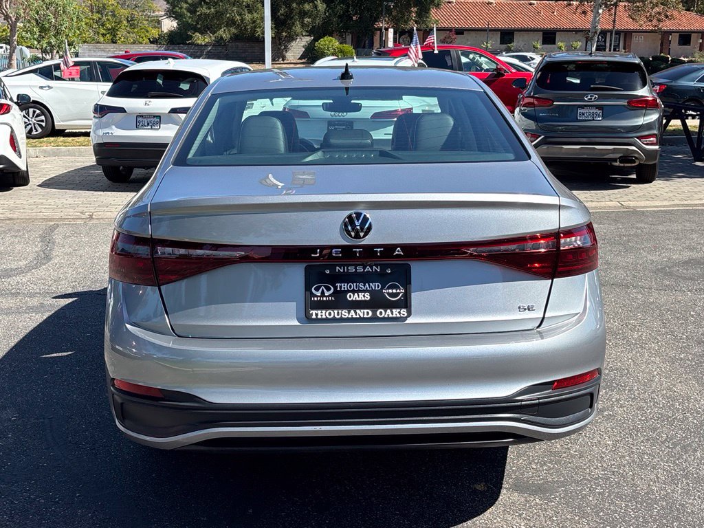 Used 2026 Volkswagen Jetta SE FWD image 5