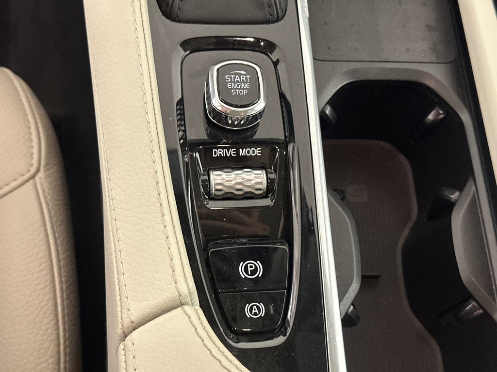 Used 2021 Volvo XC90 T5 Momentum w/ Climate Package FWD image 31