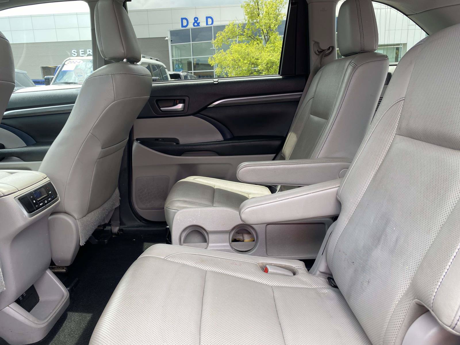 Used 2017 Toyota Highlander Limited FWD image 11