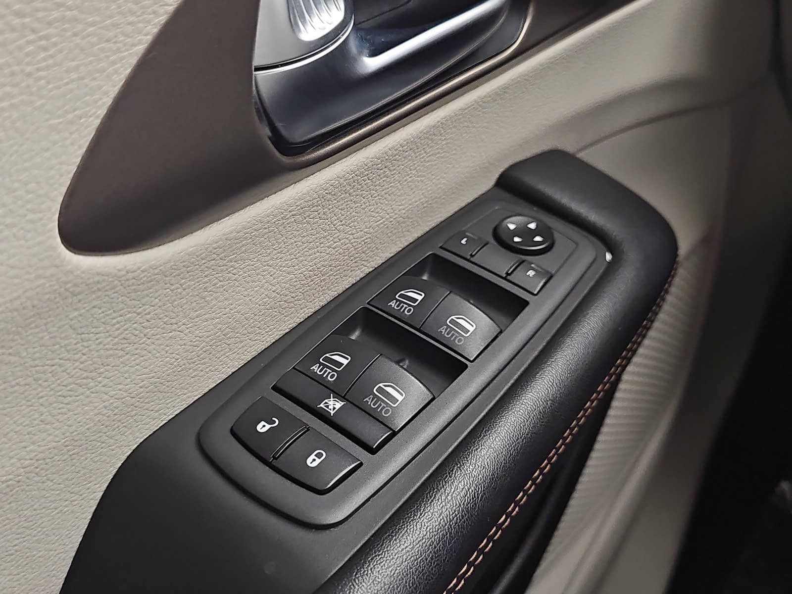 Used 2019 Chrysler Pacifica Touring-L Plus FWD image 27
