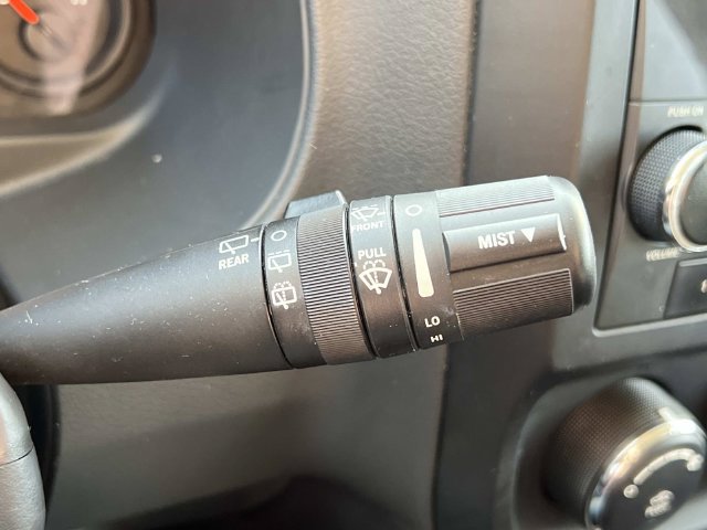 Used 2010 Jeep Compass Sport FWD image 27