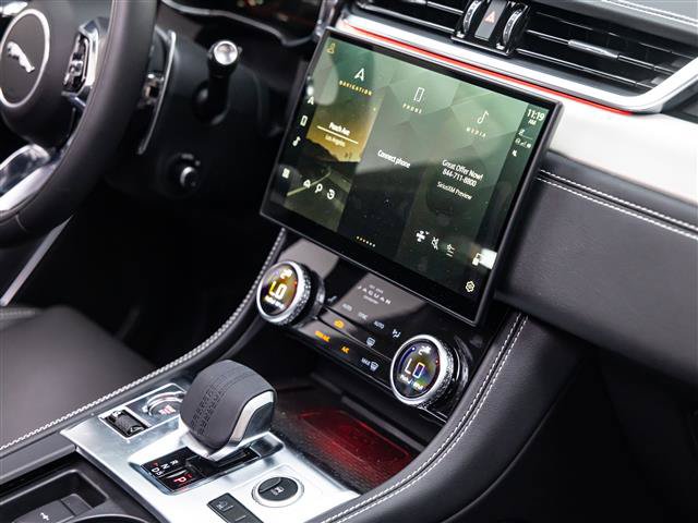 New 2025 Jaguar F-PACE R-Dynamic S AWD/4WD image 30