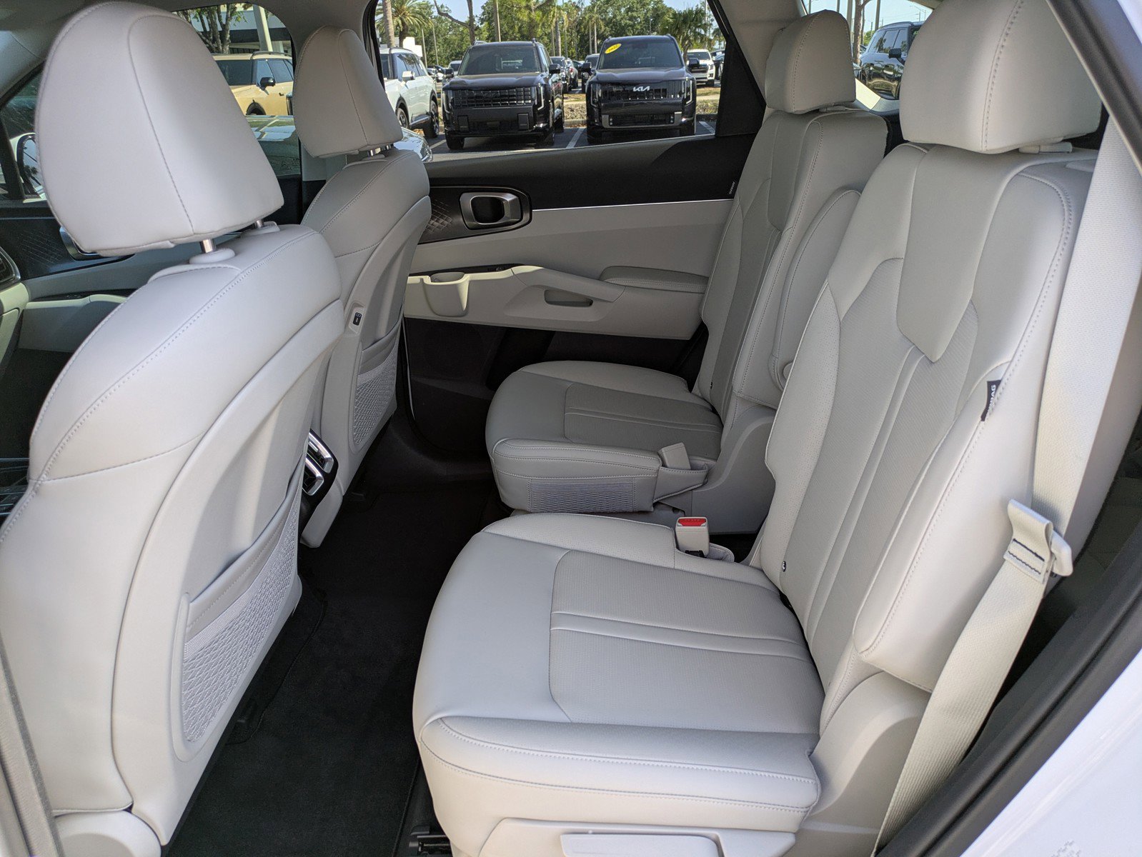 Certified 2025 Kia Sorento EX FWD image 12
