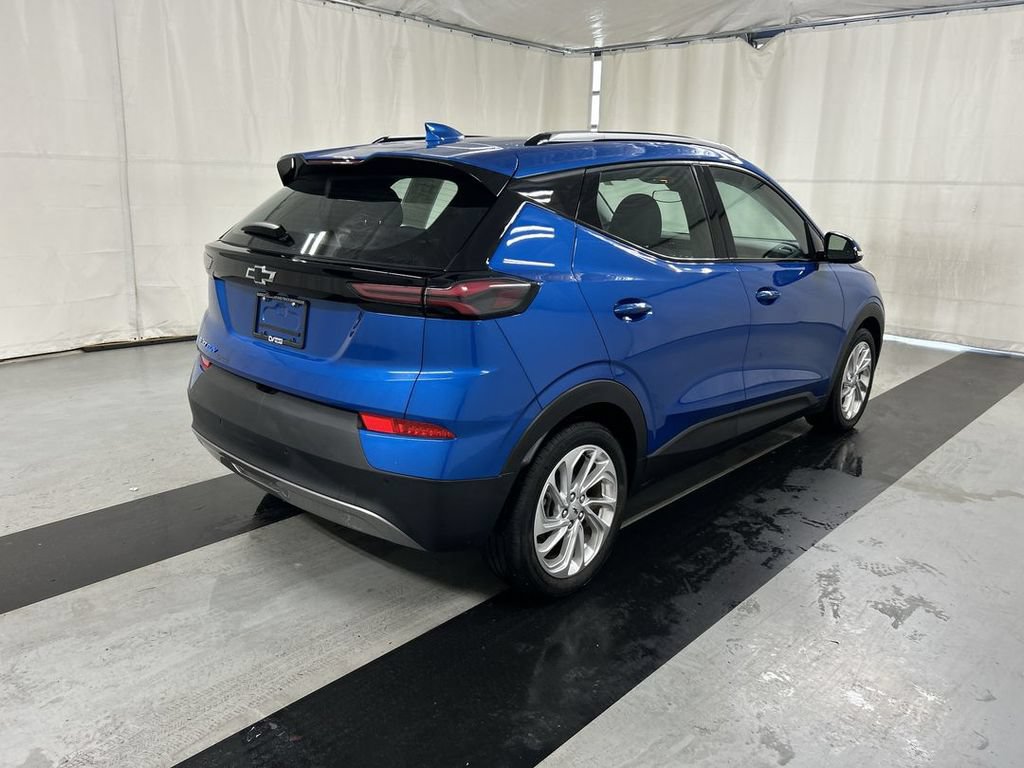 Used 2022 Chevrolet Bolt EUV LT w/ Comfort Package FWD image 7