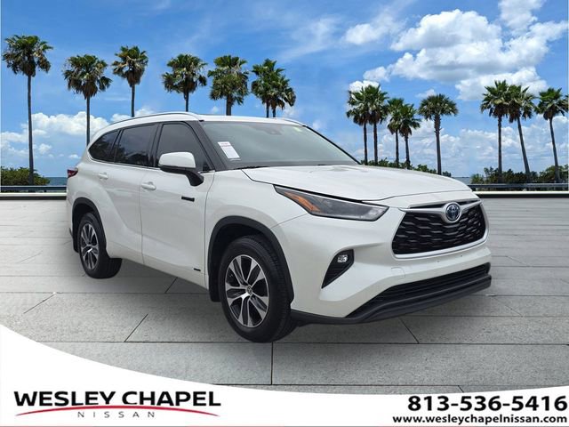 Used 2021 Toyota Highlander XLE image 1