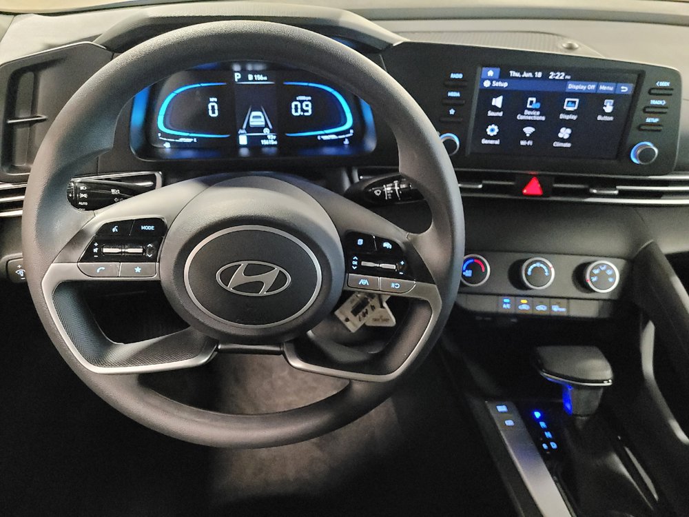 Used 2025 Hyundai Elantra SE FWD image 22
