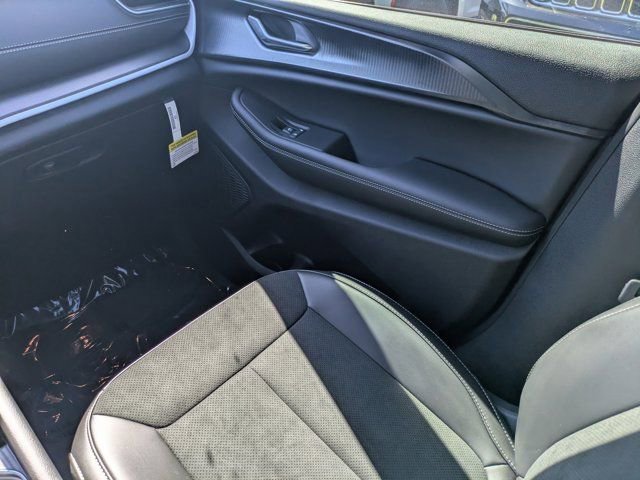 New 2025 Jeep Grand Cherokee L Laredo image 15