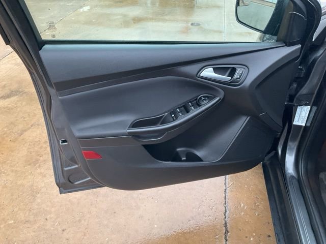 Used 2018 Ford Focus SE image 4