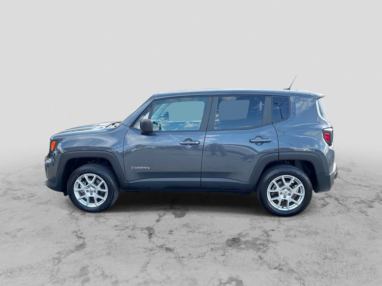 Certified 2023 Jeep Renegade Latitude AWD/4WD image 5