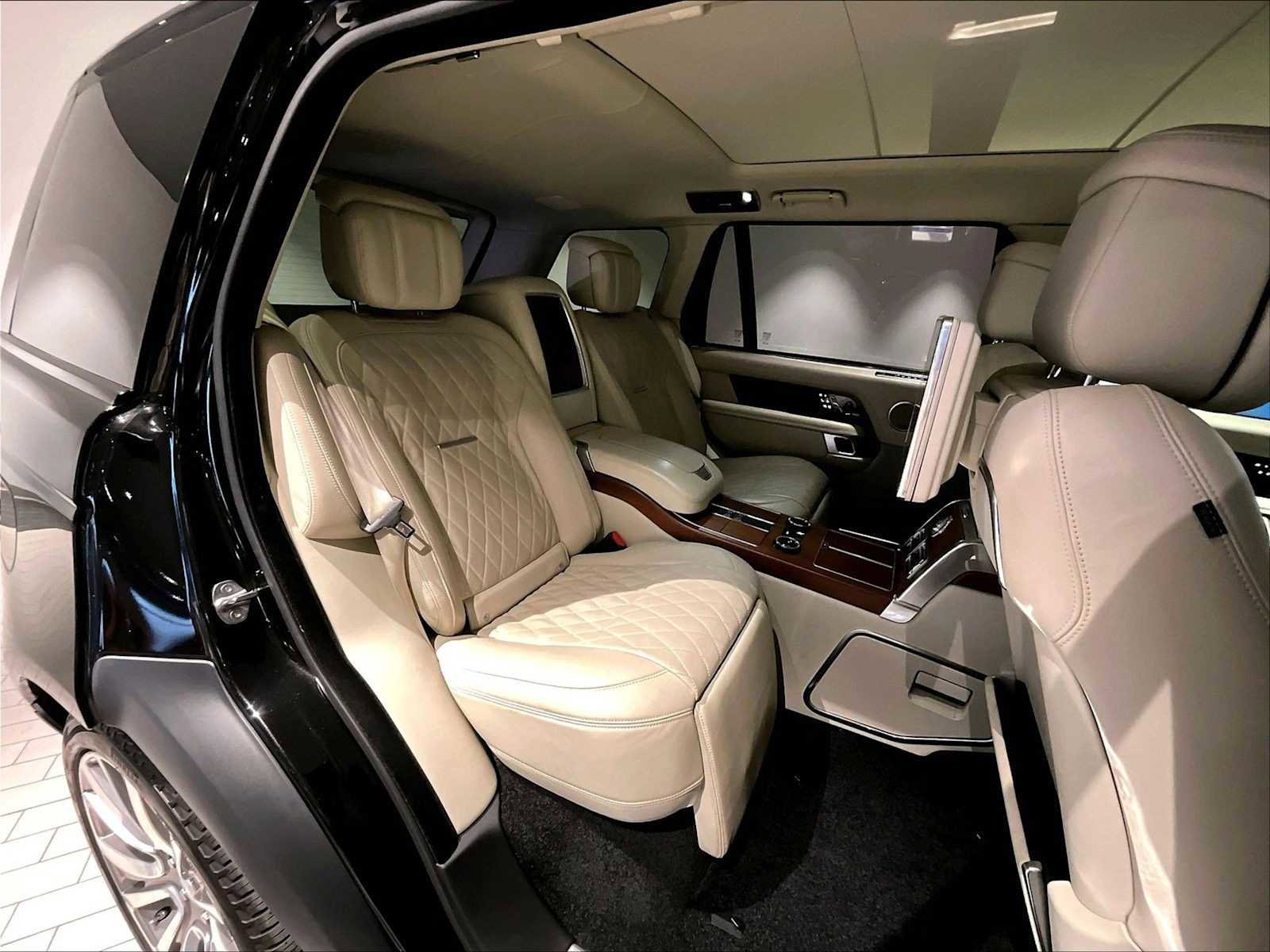 Used 2021 Land Rover Range Rover SV Autobiography Dynamic image 25