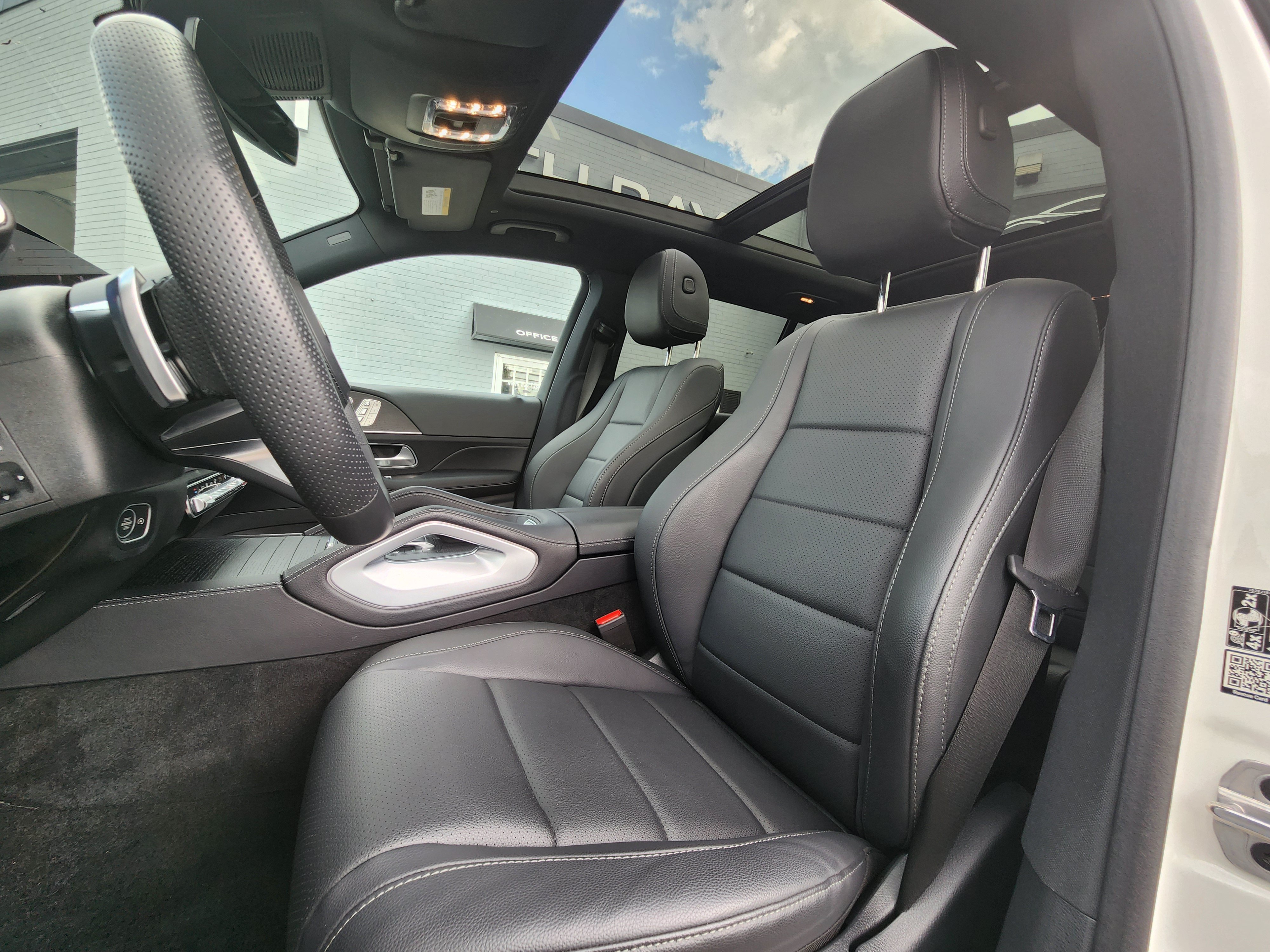 Used 2024 Mercedes-Benz GLS 450 4MATIC w/ AMG Line Exterior image 35