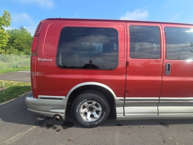 Used 2002 GMC Savana 1500 w/ SLE Marketing Option Pkg 3 RWD image 8