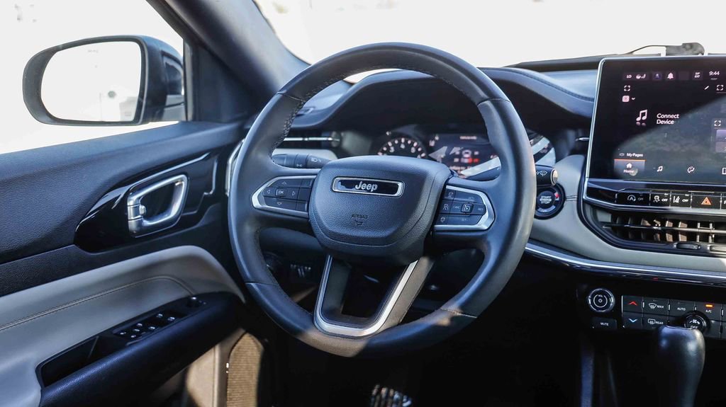 Used 2024 Jeep Compass Limited image 16