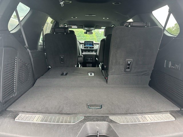 Used 2024 Chevrolet Tahoe Premier AWD/4WD image 11
