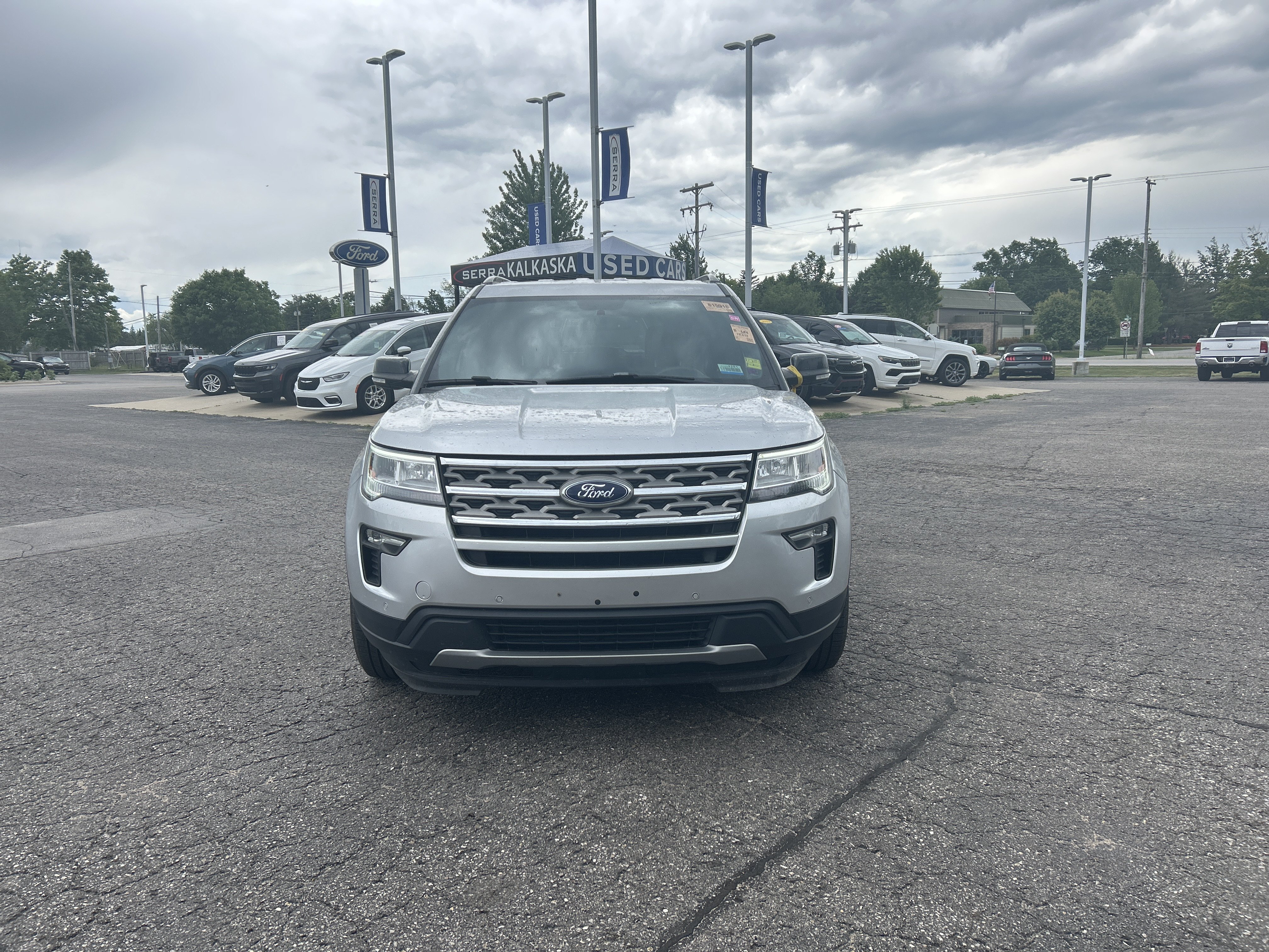 Used 2018 Ford Explorer XLT w/ Equipment Group 202A AWD/4WD image 9