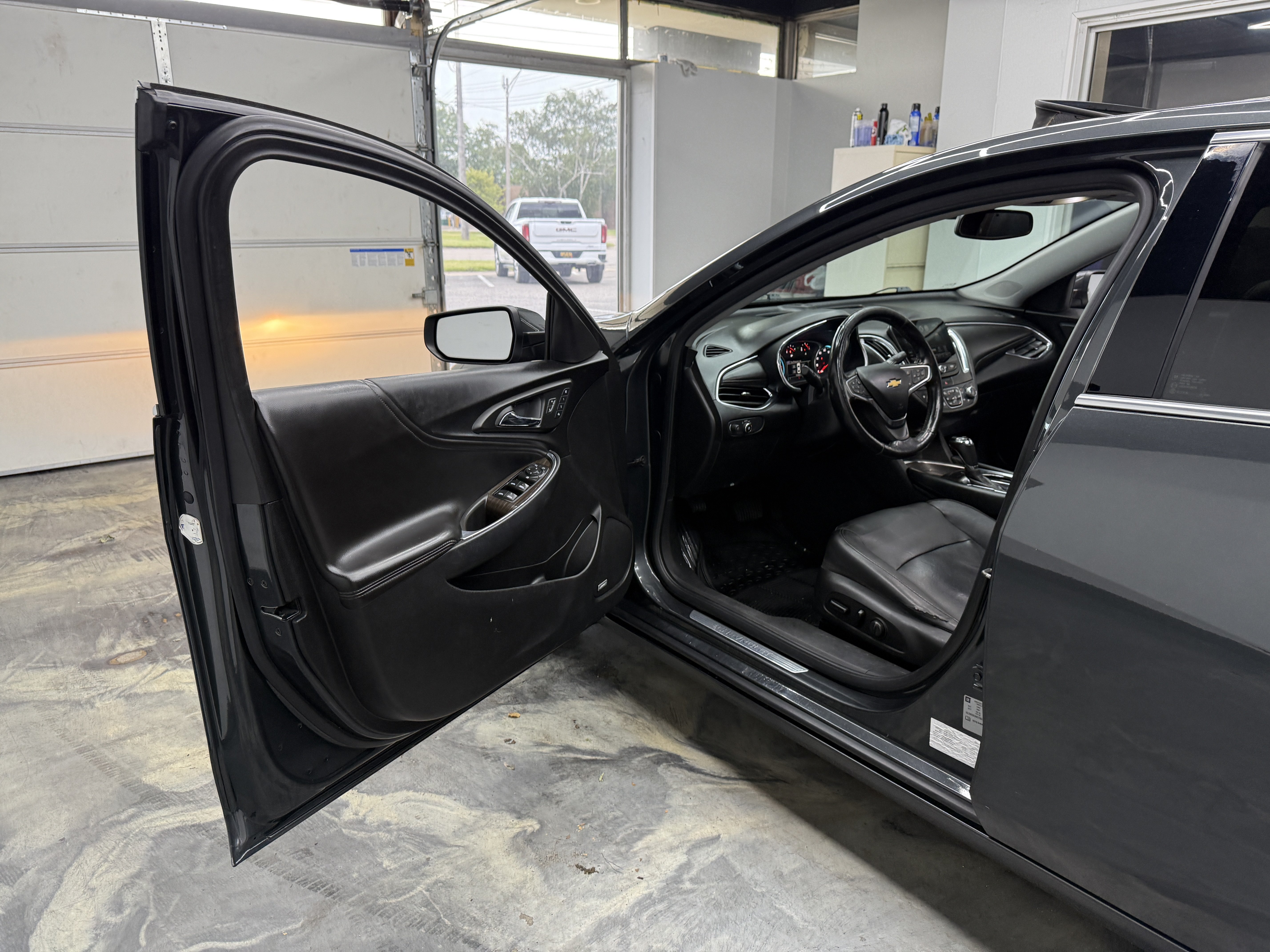 Used 2017 Chevrolet Malibu Premier w/ Premier Sun and Wheel Package FWD image 8