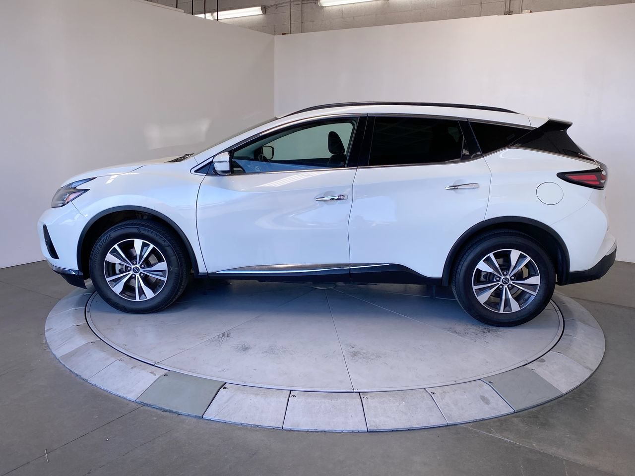 Used 2023 Nissan Murano SV FWD image 2