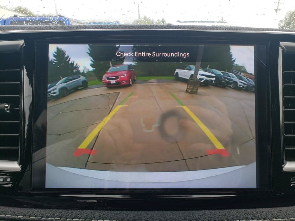 New 2026 Chrysler Pacifica Select AWD/4WD image 19