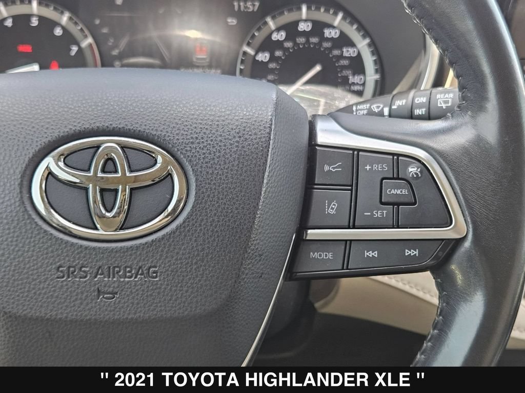 Used 2021 Toyota Highlander XLE AWD/4WD image 26