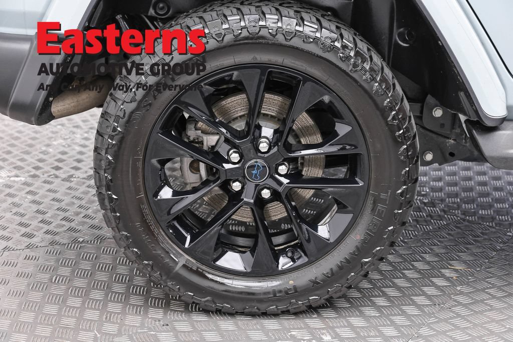 Used 2024 Jeep Wrangler Unlimited Sahara w/ Technology Group AWD/4WD image 32