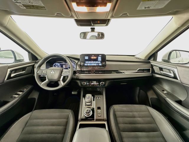 Used 2024 Mitsubishi Outlander SE AWD/4WD image 32