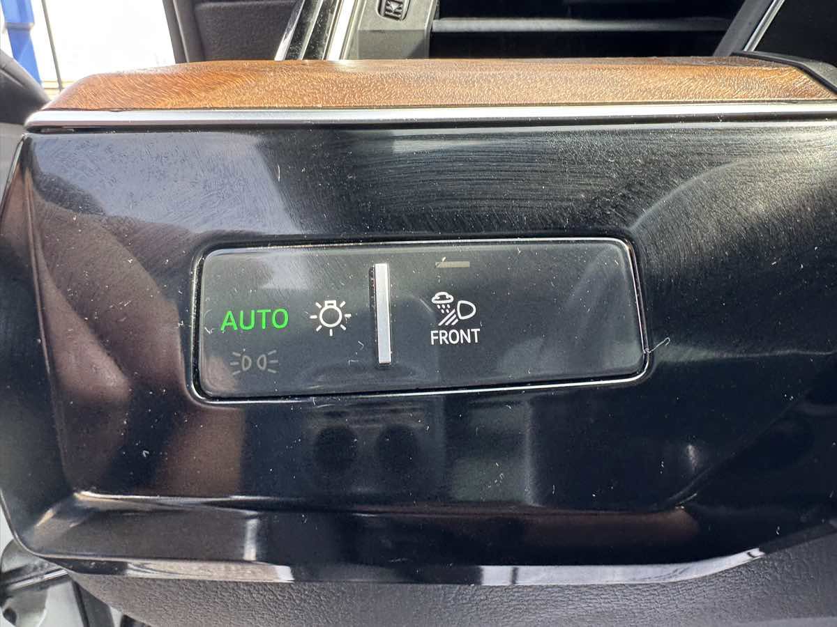 Used 2019 Audi e-tron Prestige w/ Prestige Package image 10