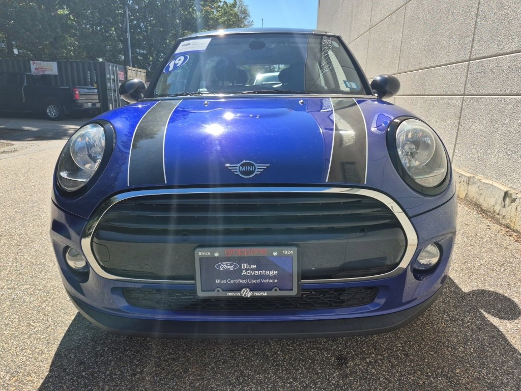 Used 2019 MINI Cooper 2-Door Hardtop w/ Signature Upholstery Package image 3