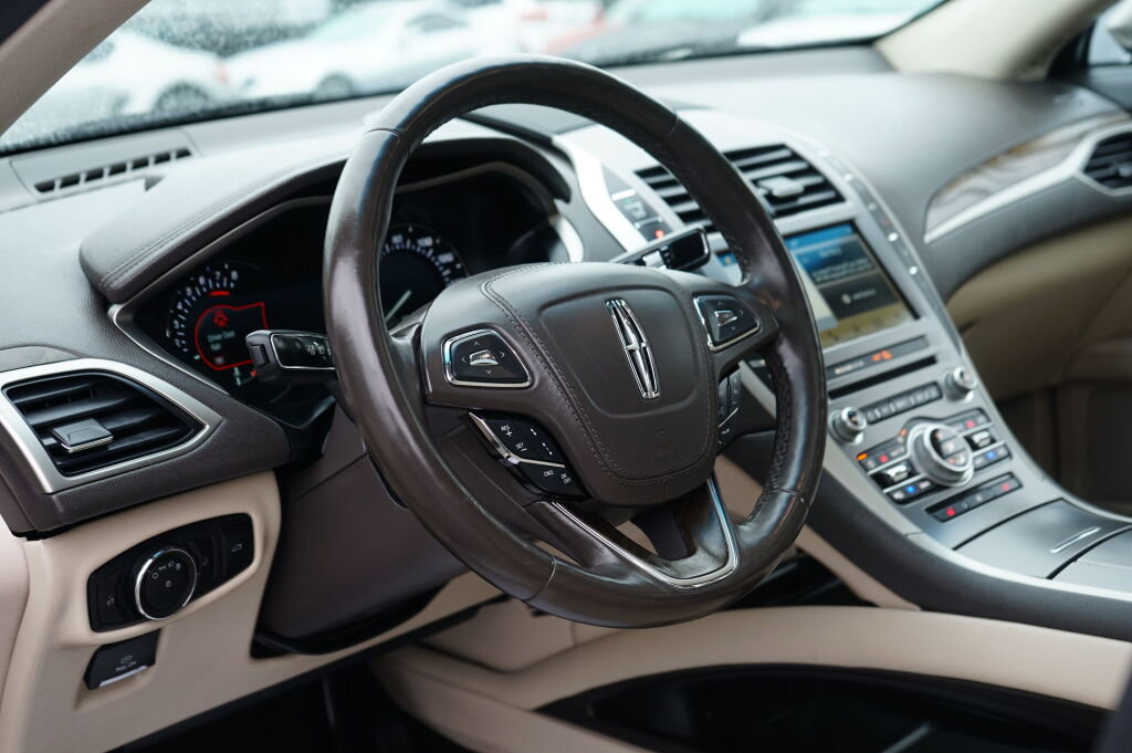 Used 2018 Lincoln MKZ Select w/ Technology Package image 11