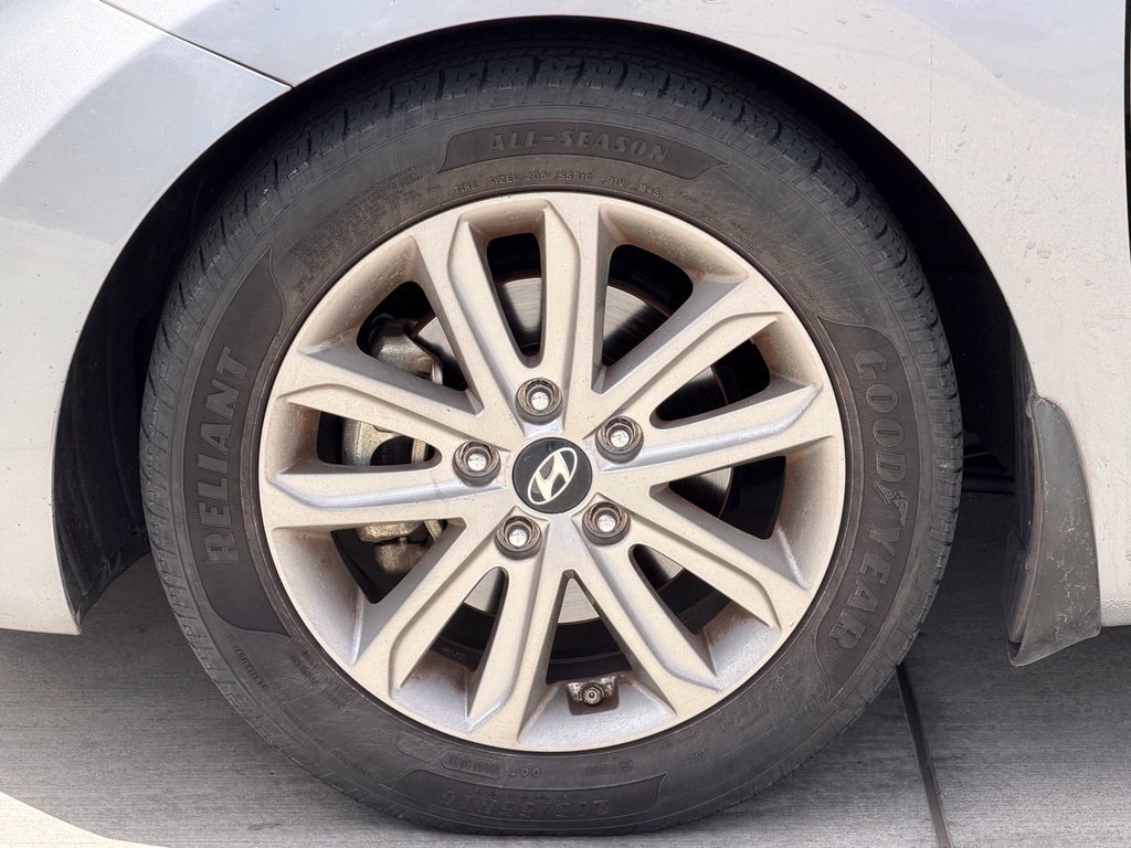 Used 2015 Hyundai Elantra SE w/ Option Group 02 FWD image 6