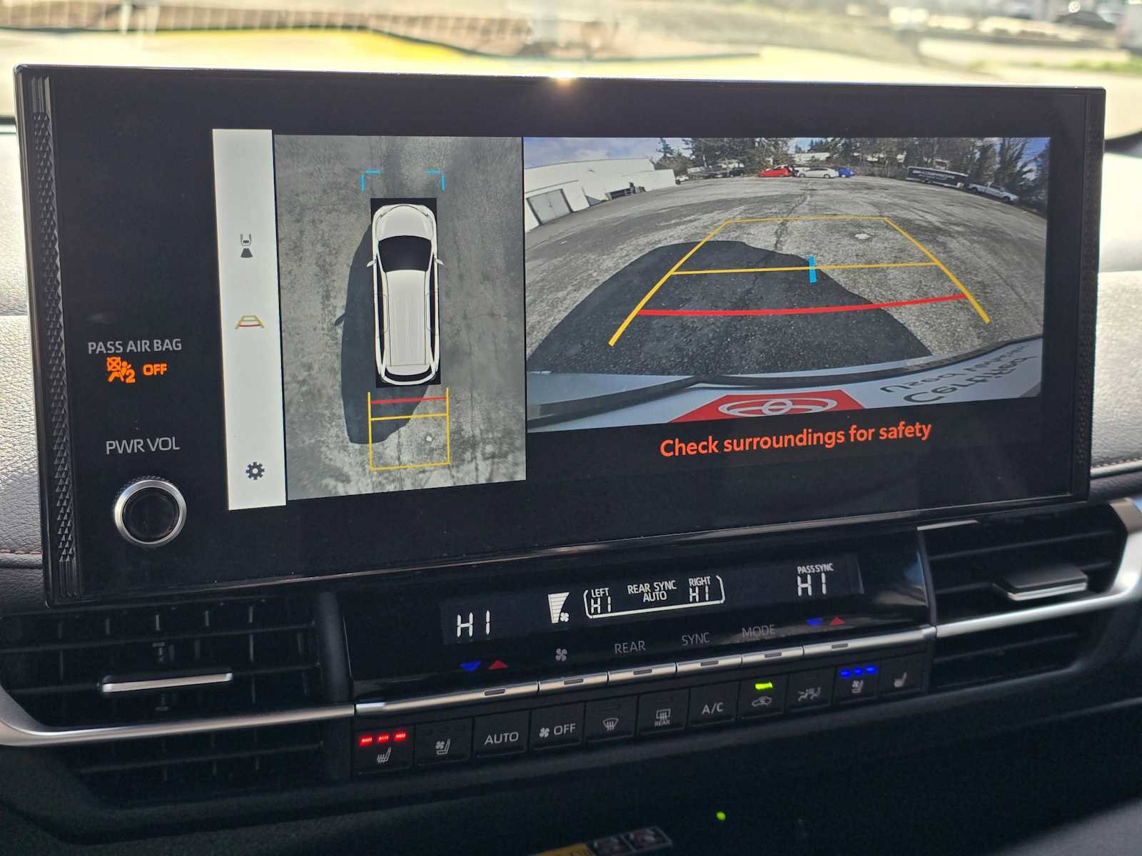 Used 2025 Toyota Sienna Platinum image 29