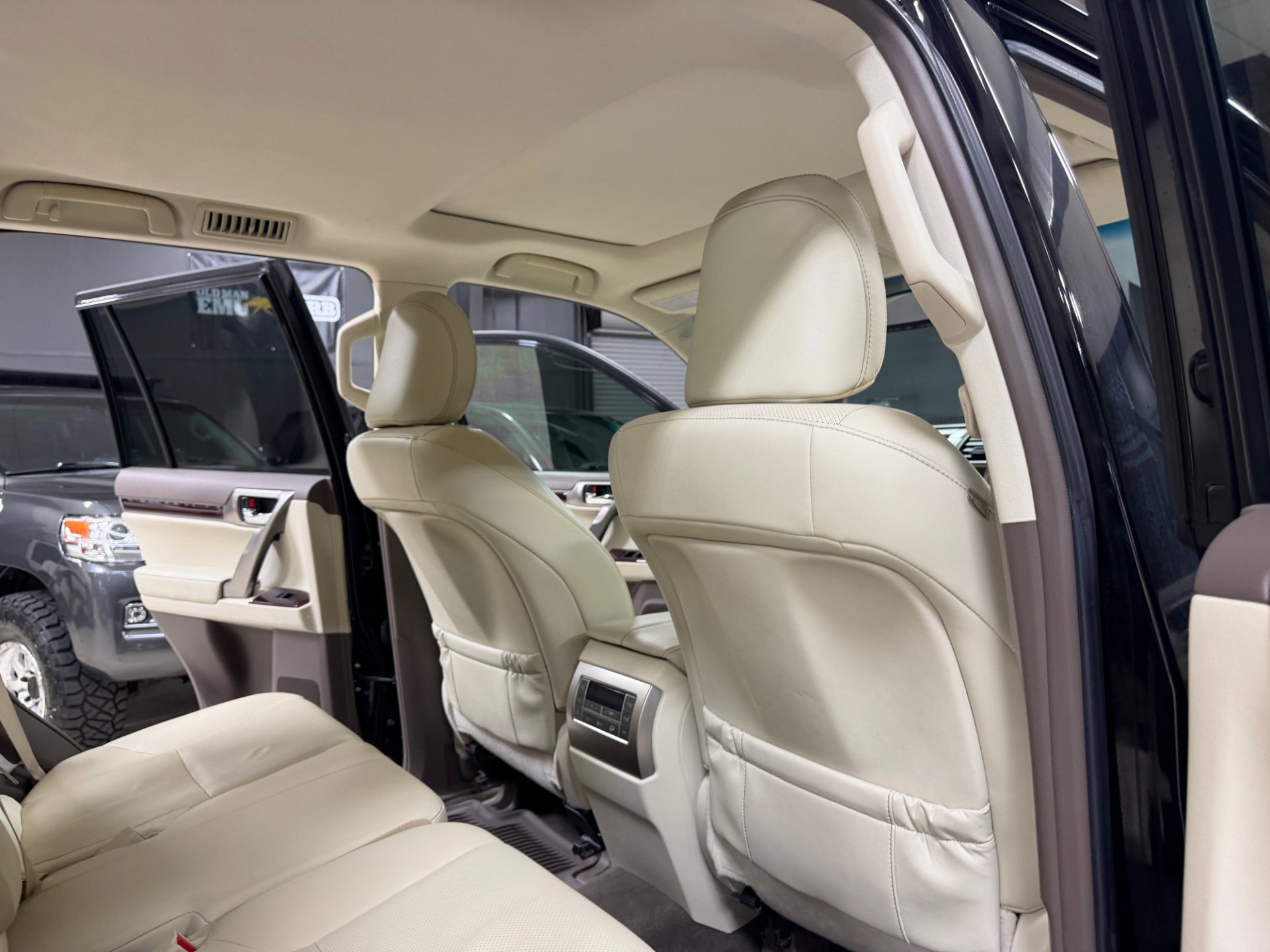 Used 2015 Lexus GX 460 w/ Premium Package AWD/4WD image 28