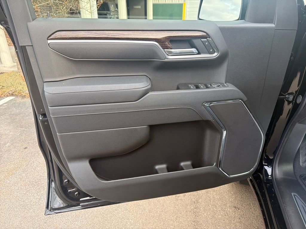 New 2026 GMC Sierra 1500 SLE w/ Preferred Package image 11