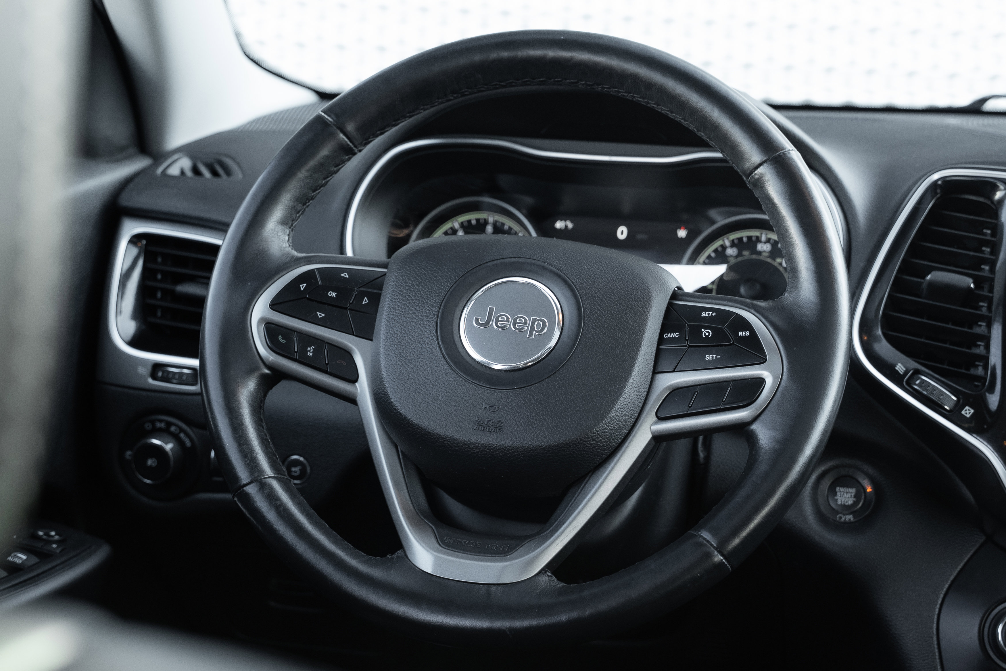 Used 2019 Jeep Cherokee Limited image 9