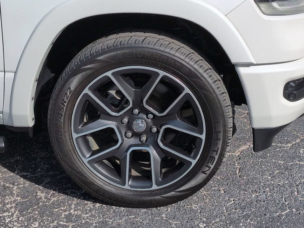 Used 2019 RAM 1500 Laramie AWD/4WD image 10