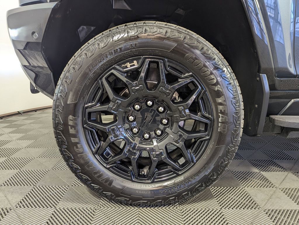 Used 2025 GMC Hummer EV 2X image 16