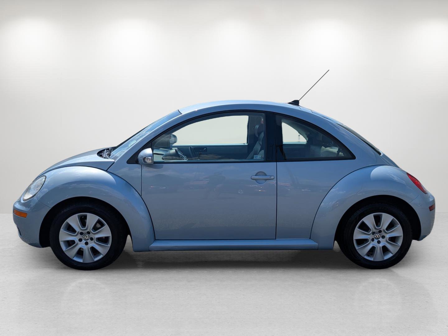 Used 2009 Volkswagen Beetle S image 6