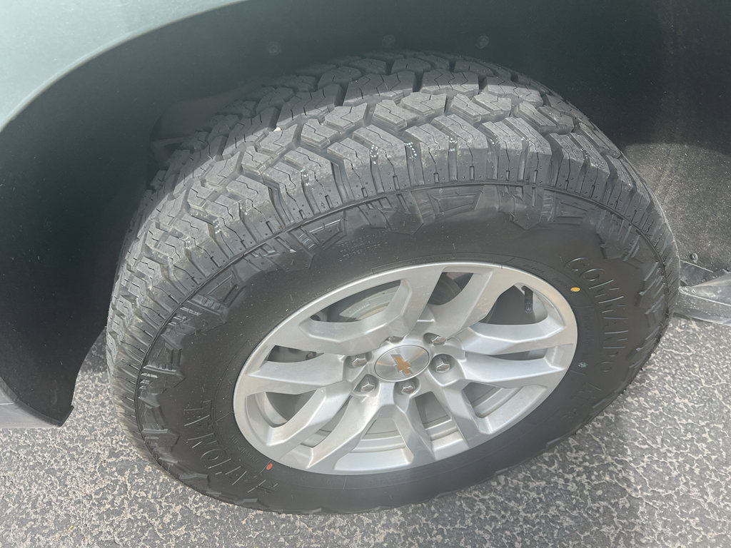 Used 2024 Chevrolet Suburban LT image 24