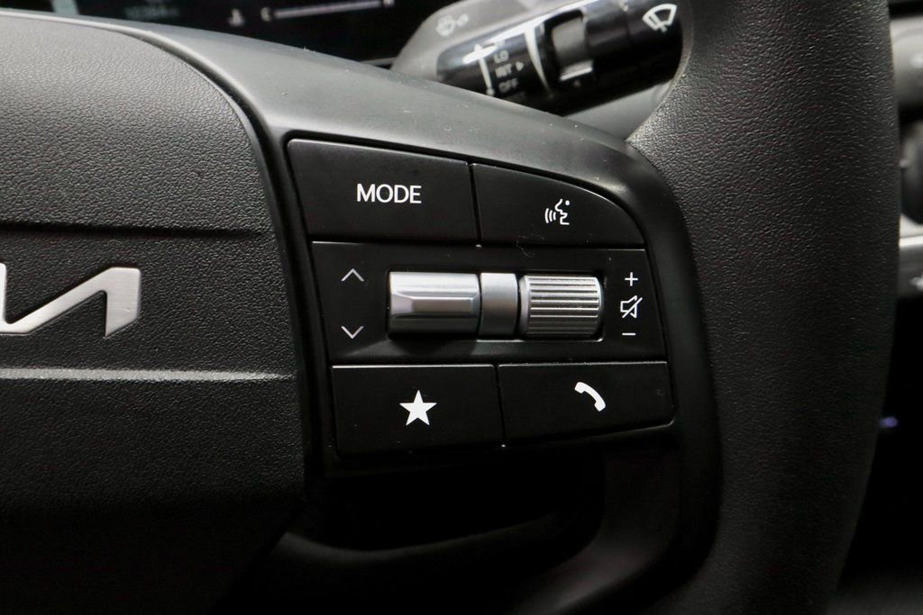 Used 2025 Kia K4 LXS image 28