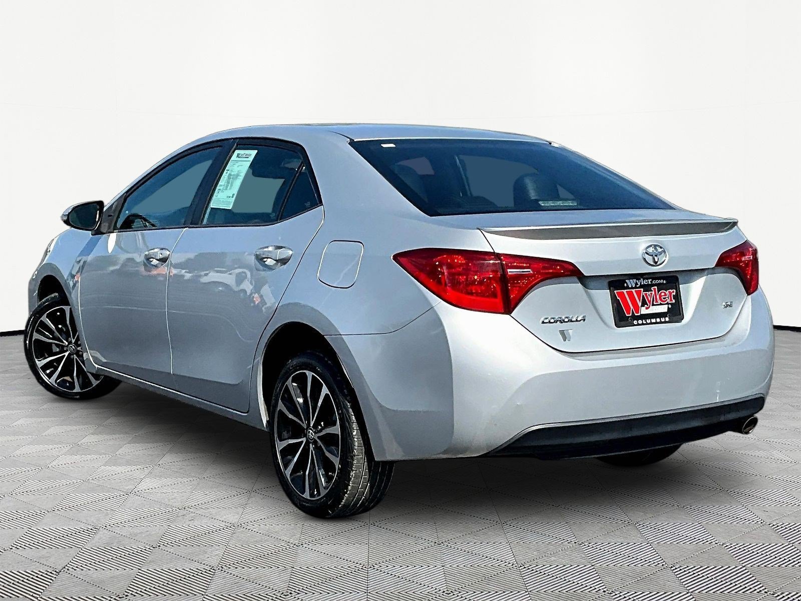 Used 2018 Toyota Corolla SE w/ Carpet Mat Package (TMS) FWD image 4