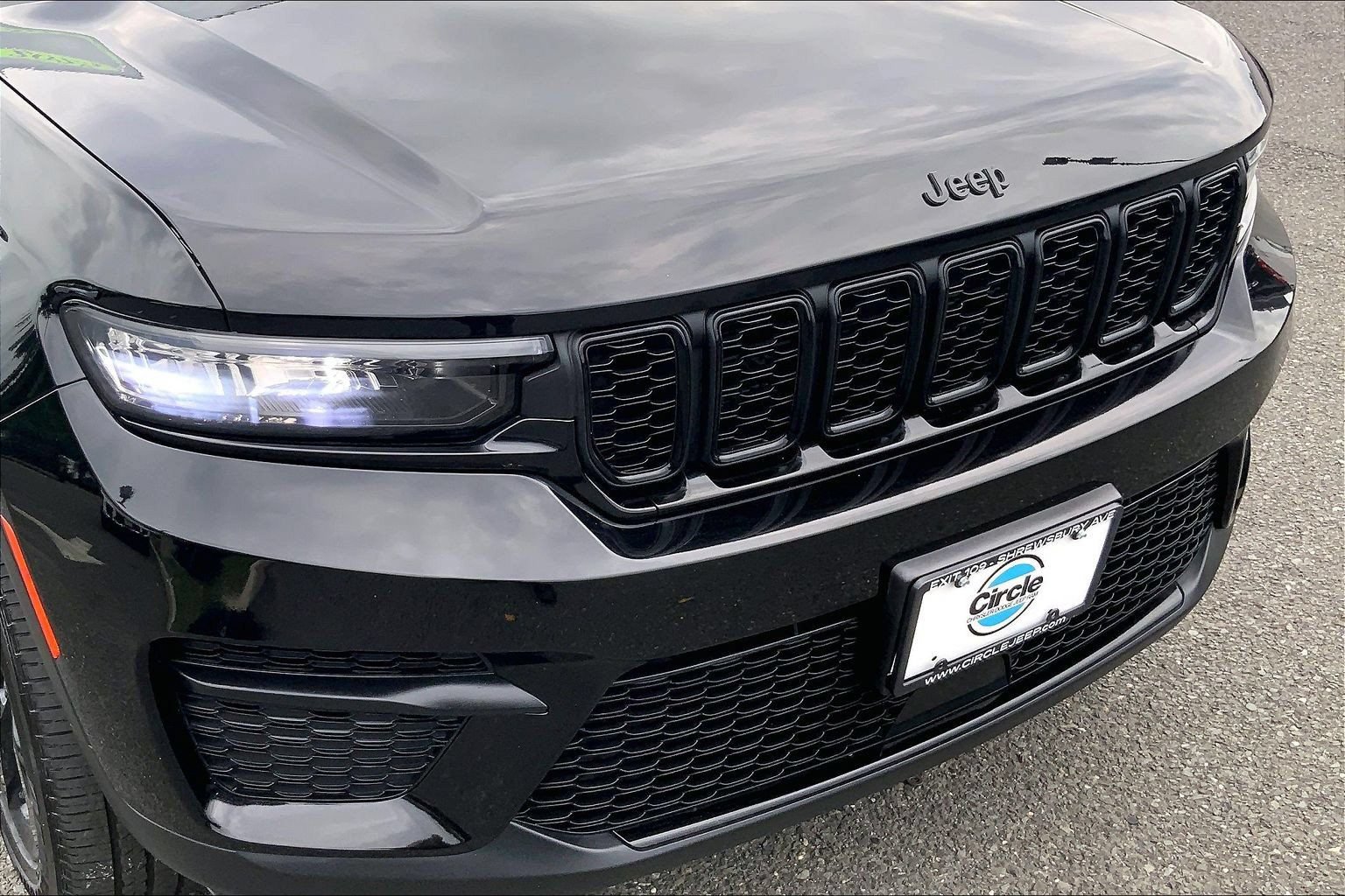 Certified 2025 Jeep Grand Cherokee Altitude AWD/4WD image 27