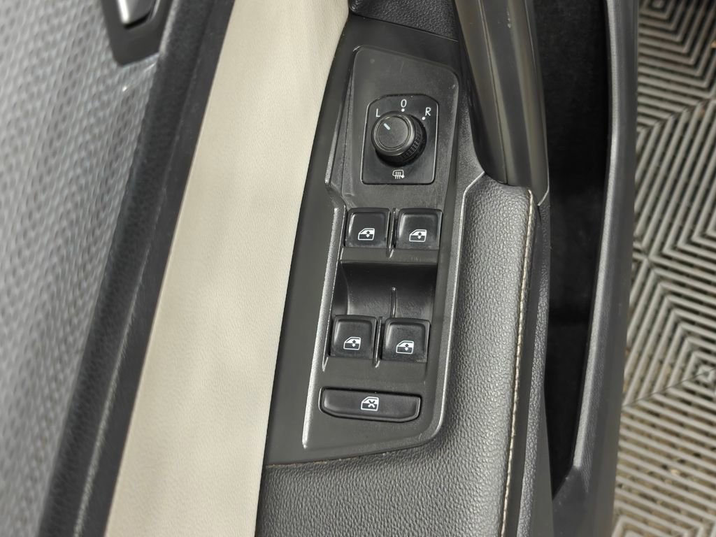 Used 2022 Volkswagen Tiguan S image 33